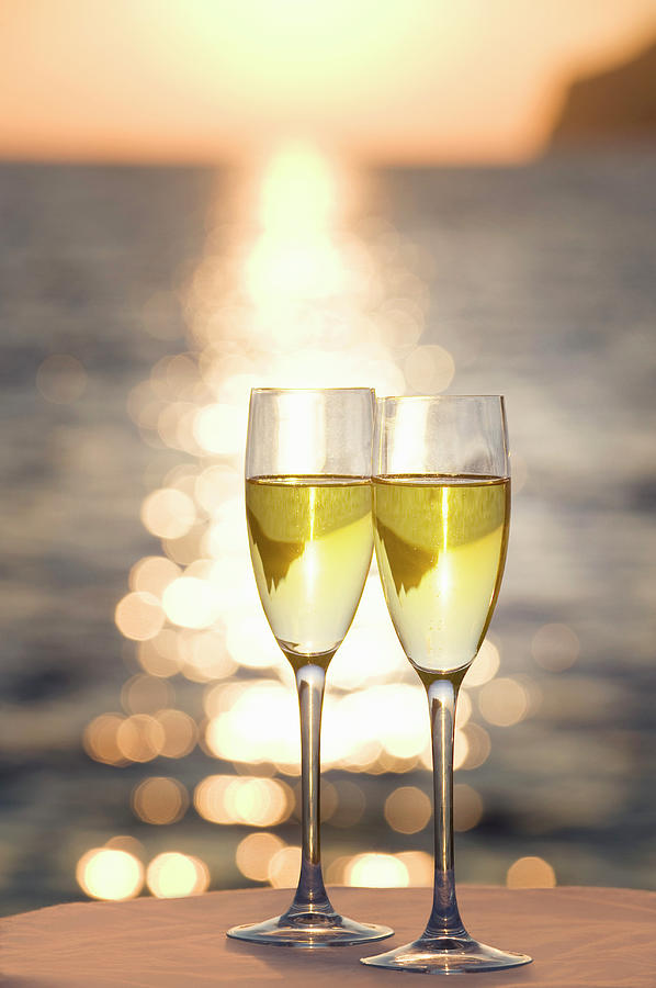 two-glasses-of-champagne-at-sunset-bill-holden